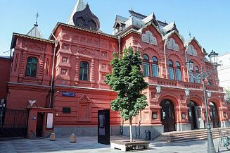 Театр наций представил спектакль о Горьком в жанре мокьюментари