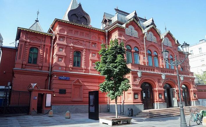 Театр наций представил спектакль о Горьком в жанре мокьюментари