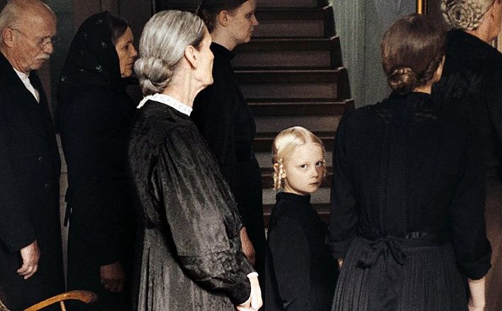 Семейный портрет в натюрморте: «Звук падения» Маши Шилински