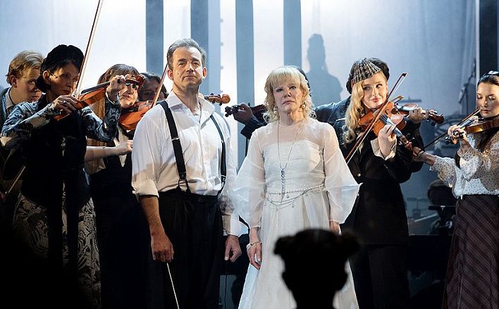 От Феллини до Захарова: какой получилась «Репетиция оркестра» в «Ленкоме»