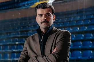 Антон Лапенко станет антикризисным менеджером хоккейного клуба в новом сериале «Седьмой игрок»