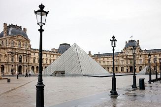 Во Франции хотят снять фильм об ограблении Лувра