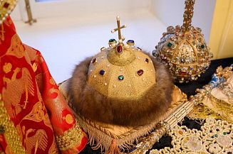 В Музеях Московского Кремля появилась тактильная копия шапки Мономаха