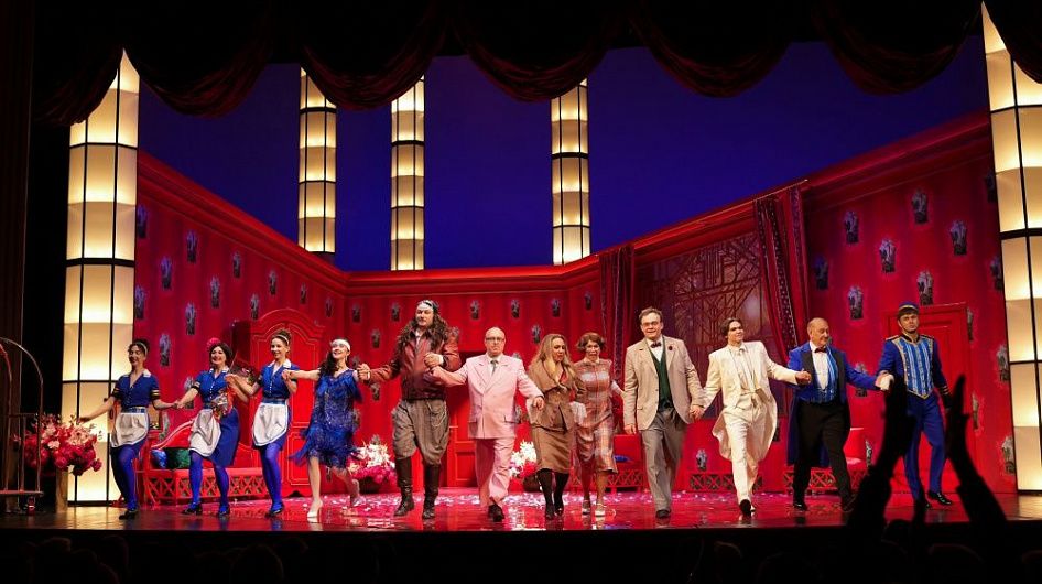 В Мурманском областном драматическом театре с аншлагом прошла премьера комедии «Номер 13»