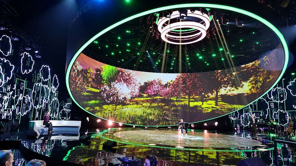 Полеты над сценой, принцесса с трубой и великая музыка Эдуарда Артемьева: конкурс талантов «Синяя птица» приближается к финалу