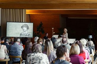 НФПП представил моноспектакль «Марина Цветаева» в библиотеке Алвара Аалто в Выборге