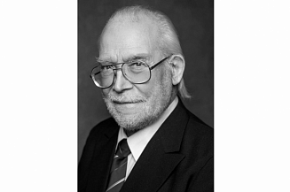 Скончался заслуженный артист России Виктор Рухманов