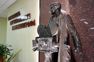 В ДНР открыли памятник Ханжонкову работы Церетели