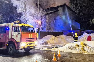 В Петрозаводске загорелось историческое здание краеведческого музея