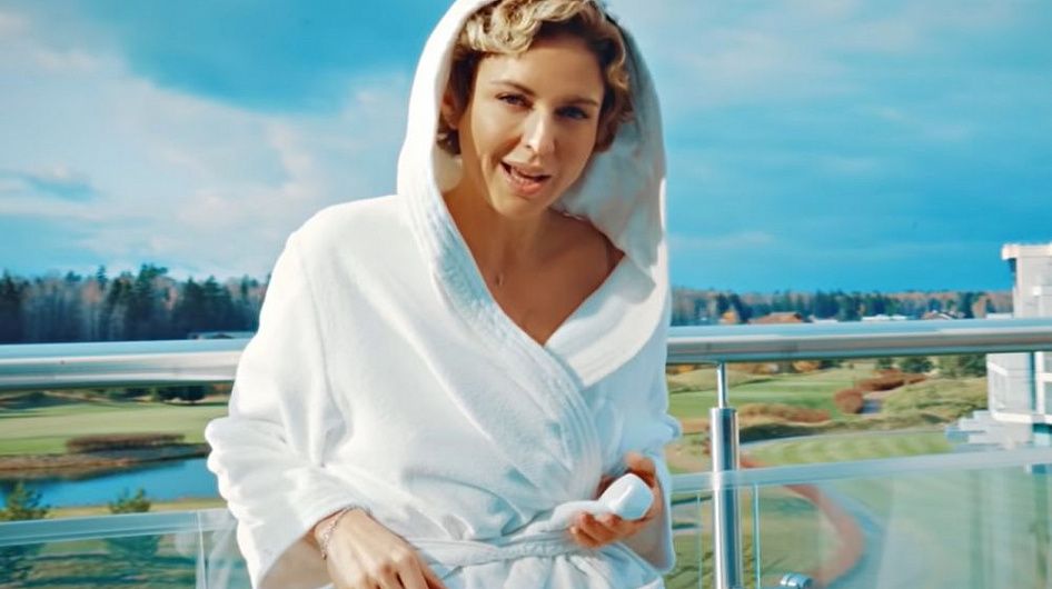 Исполнительницу хита «Я у твоих ног» Наталию Власову подключили к ИВЛ