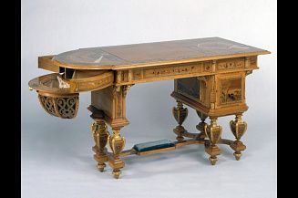 В Эрмитаже открываются выставки «Н. Ф. Свирский — придворный мебельщик Александра III» и «Вселенная в миниатюре»