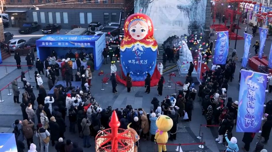 Гигантская матрешка украсила одну из улиц китайского Харбина