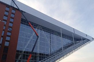 В Калининграде установили витражи для филиала Большого театра