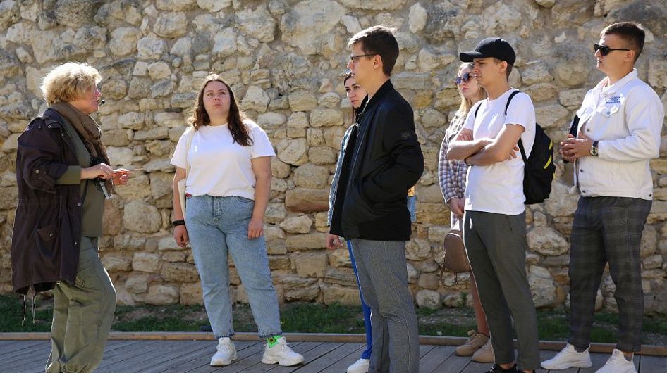 Молодежь ЛНР познакомилась с историей Херсонеса