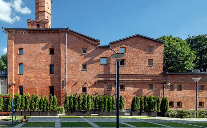 Куда Толстой за пивом ходил: в любимой солодовне Льва Николаевича показали первую выставку из частной коллекции